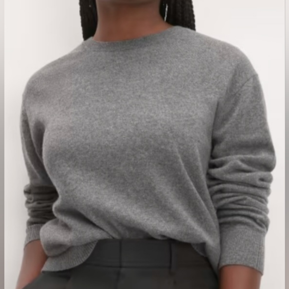 Women's size small gray Cashmere Classic Crew sweater by Everlane. New w/o tags.